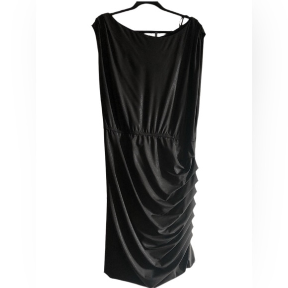 Black party dress with ruched skirt - NWT le chateau - Picture 1 of 3